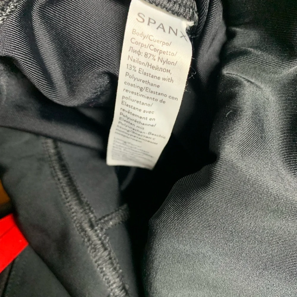 SPANX Black Quilted Faux Leather Leggings Size M - Picture 6 of 8